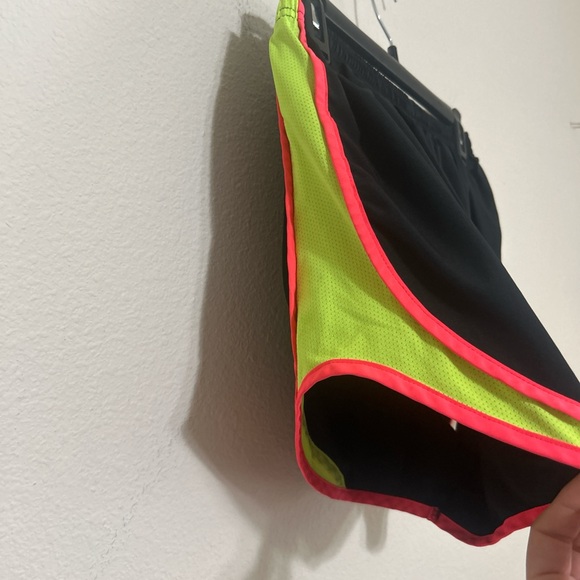 Nike Dri-FIT Tempo Running Shorts Black Neon Yellow Pink Flaw Size M - Picture 6 of 8
